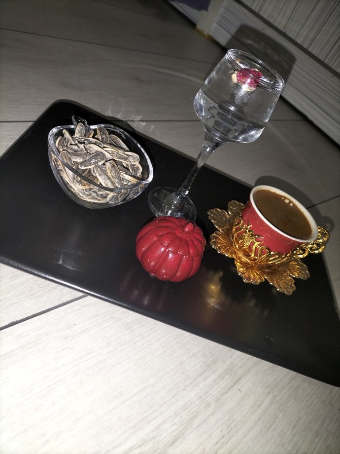 Kahvenizi sütlü mü içersiniz sade mi?