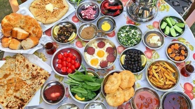 Kahvaltıyı evde mi dışarıda mı yapmayı seversin?