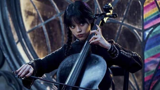 Netflix'in yeni dizisi Wednesday, 1 haftada 341 milyon saat izlenerek Stranger Things'i solladı. Sen izledin mi?