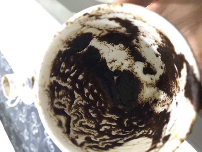 Fotoğraftan kahve falı bakmayı bilen bakabilir mi lütfen bakamayan yazmasın 🙏🏻?