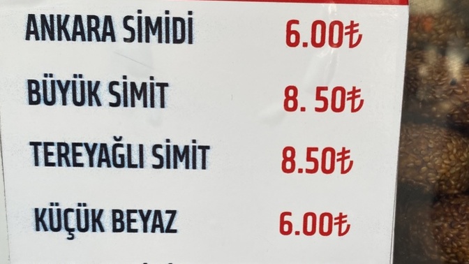 Simit yemek artık lüks mü oldu, az önce önümde biri kredi kartı ile simit aldı?