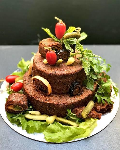 Doğum gününüzde çiğ köfteden pasta yemek ister miydiniz?
