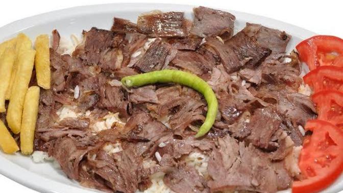 Pilav üstü et döner mi yoksa iskender mi?