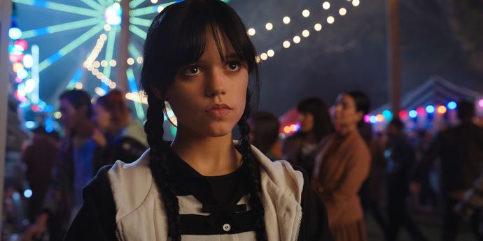 Netflixin Wednesday adaptasyonunu izleyenler, sizce orjinal filmle yarışabilir mi?