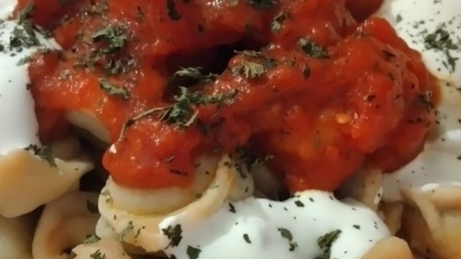 Bu görselde görmüş olduğunuz yemeği bilene benden çok özel bir hediye varr..🤩😍🤗 bu yemeğin adı nedir?