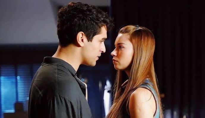 Bugün #YalıÇapkını ve #SeyFer günü! Sizce Ferit, Seyrana aşkını ilan edecek mi? Bölüm sonu kiss gelir mi?