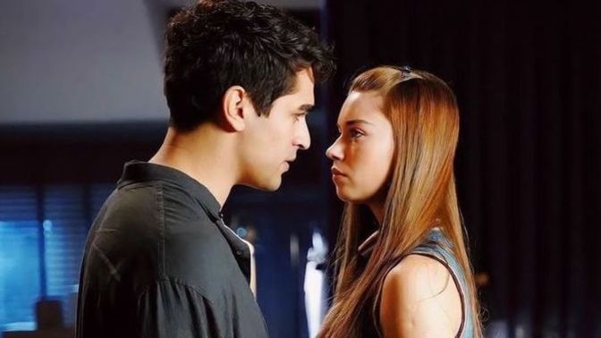 Bugün #YalıÇapkını ve #SeyFer günü! Sizce Ferit, Seyran'a aşkını ilan edecek mi? Bölüm sonu kiss gelir mi?