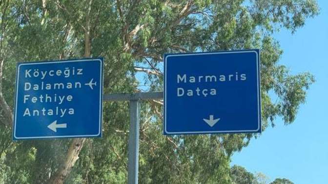 Araba ile seyahat ederken levhalardan mı yoksa navigasyondan mı yardım alırsınız?