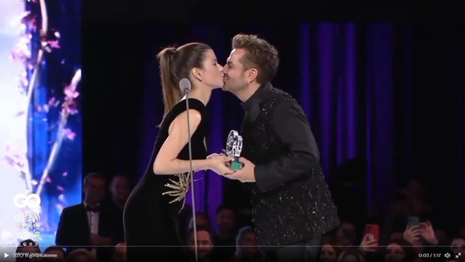 Biricik çiftimiz Beren Saat ve Kenan Doğulu'nun aşkı bir kez daha sahnede! Aşk dolu çiftimizi nasıl bulunuz?