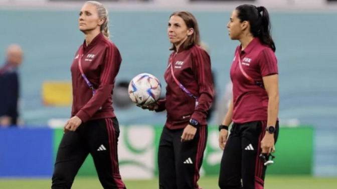 Dünya Kupası'nda görev yapan ilk kadın hakem Stephanie Frappart oldu. Performansını nasıl buldunuz, hakemlik yakışmış mı?