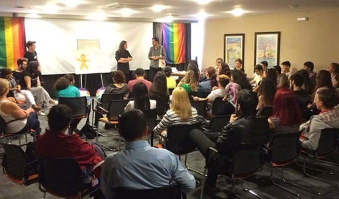 İçişleri Bakanlığı, LGBTliler için dayanışma merkezi açan belediye hakkında inceleme başlattı. Belediyenin uygulaması hakkında ne düşünüyorsunuz?