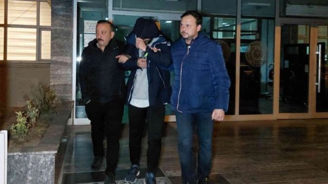 Samsun'da 43 yıl 7 ay hapis cezası bulunan hükümlü, spor salonundan çıkarken yakalanmış. :D Bu kadar rahat olabilir misiniz?