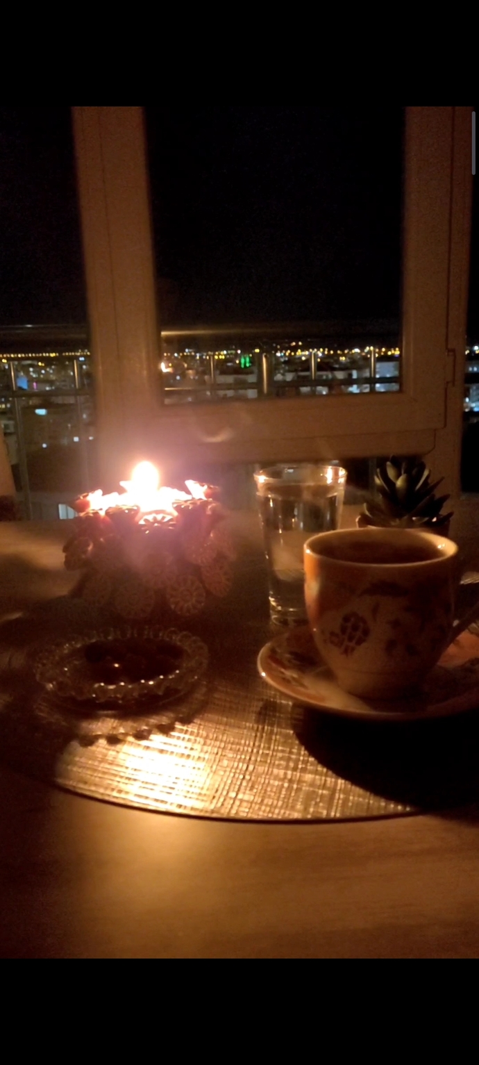 Gecenin verdiği huzur ve sessizlik ile bütünleşiyorum. Size katılıyorum 🙂