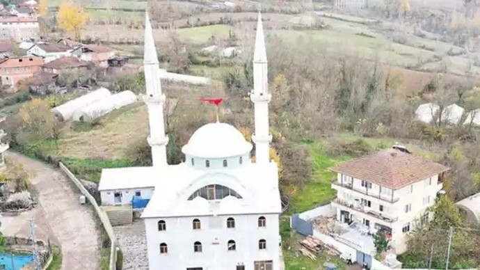 Ahlaksızlıkların artık kutsal yerlerde bile uygulanmasi hakkında ne düşünüyorsunuz?
