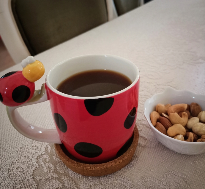 Ben evde kahve içmekteyim ☕