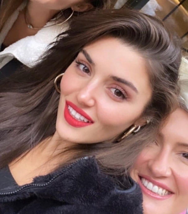 Hande Erçleli herkes çok mu beğeniyor, Tek beğenmeyen ben miyim?