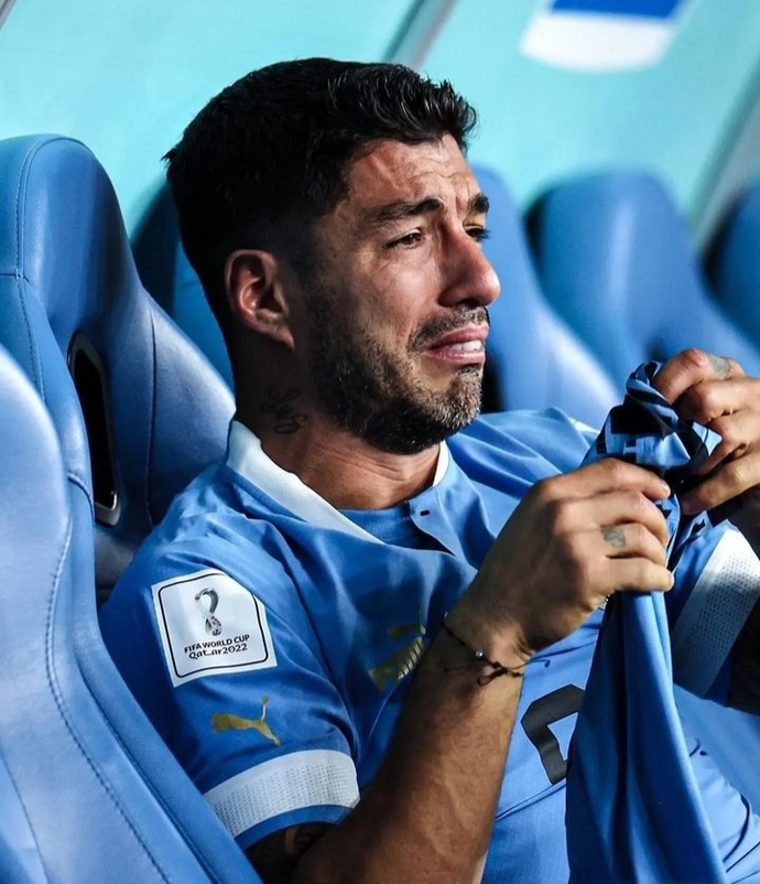 Musleralı Uruguay Dünya Kupasına veda etti. Maç sonu Luis Suarez gözyaşlarını tutamadı. Ne düşünüyorsunuz?