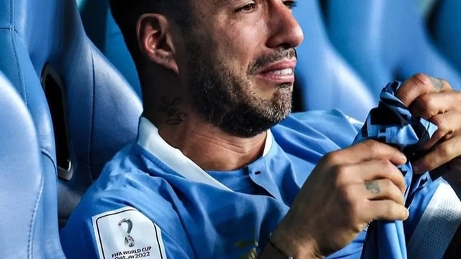 Musleralı Uruguay Dünya Kupası'na veda etti. Maç sonu Luis Suarez gözyaşlarını tutamadı. Ne düşünüyorsunuz?
