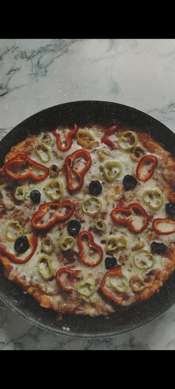Pizza yaptım, güzel görünüyor mu?