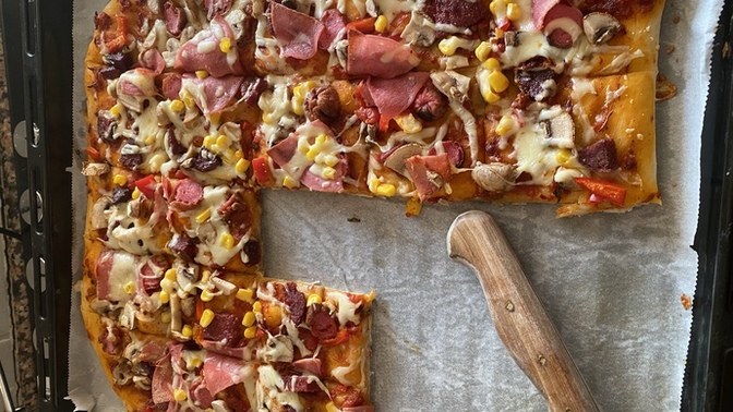 Pizza yaptım, güzel görünüyor mu?