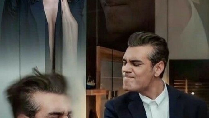Oturduğunuz mekanda reklam yaparcasına gülen insanları görünce neye dönüşüyorsunuz?