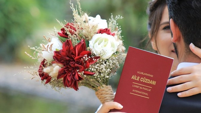 Karşındaki kişinin hangi özelliği seni evlilik yoluna adım adım ilerletir?