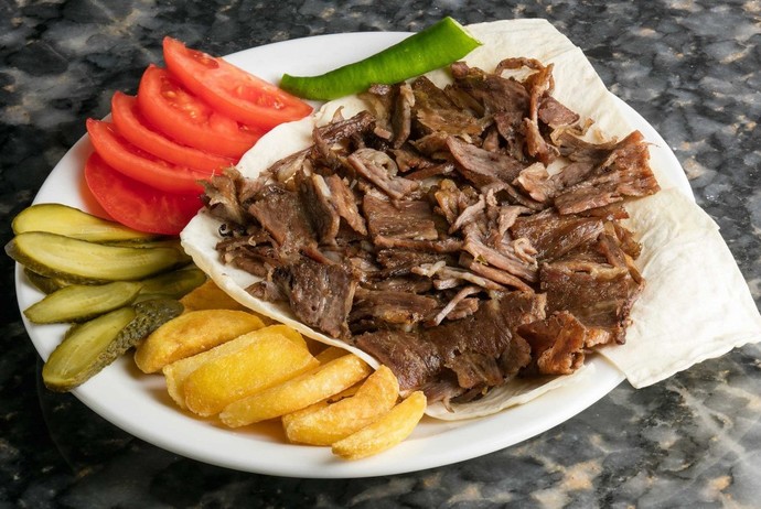 Dönerin yanında patates kızartması mı yenir, pilav mı?