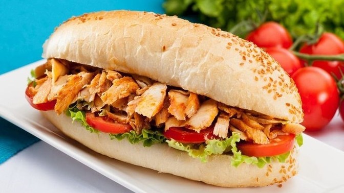 Dönerin yanında patates kızartması mı yenir, pilav mı?