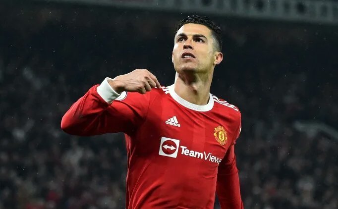 Cristiano Ronaldonun Suudi Arabistandan gelen teklifi kabul ettiği söyleniyor. Sizce gider mi?