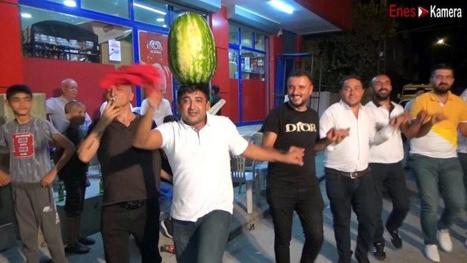 Gece halay çekiyorum normal miyim?