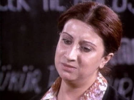 Sizce 35 yaşında bir erkeğin 28 yaşında kıza bakması normal mi?