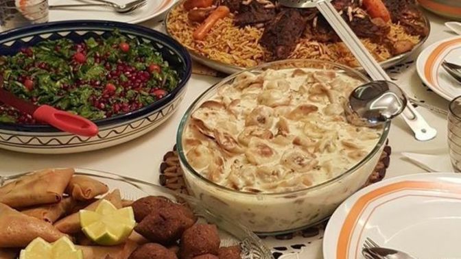 Hafta sonu 10 kişi misafirliğe gelecek. Kalabalık bir menü için neler hazırlamalıyım?