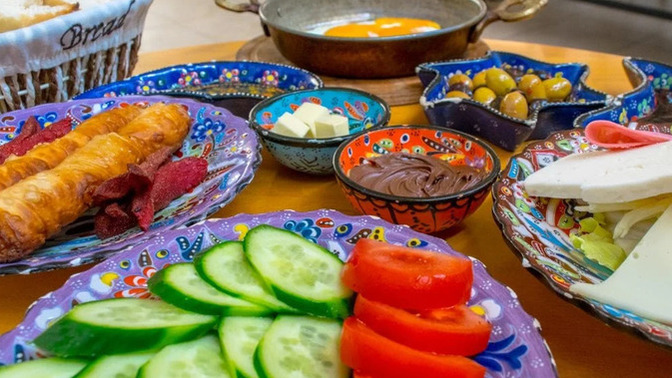 Bazıları kahvaltıya bayılıyor, her öğünde kahvaltı yapıyor. Siz her öğün kahvaltı etmeye nasıl bakıyorsunuz?