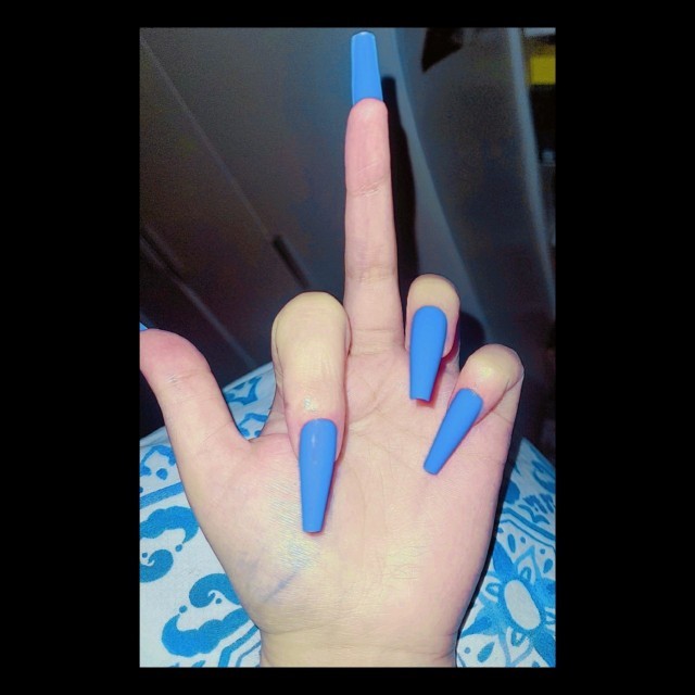 Yeni takma tırnaklarım! 💅 Hangi renk seversiniz?