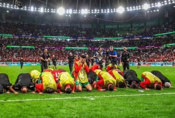 Fas milli takımı galibiyetini secde ile gosterdi. Bu konuda ne düşünüyorsunuz?