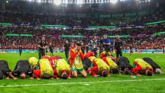 Fas milli takımı galibiyetini secde ile gosterdi. Bu konuda ne düşünüyorsunuz?