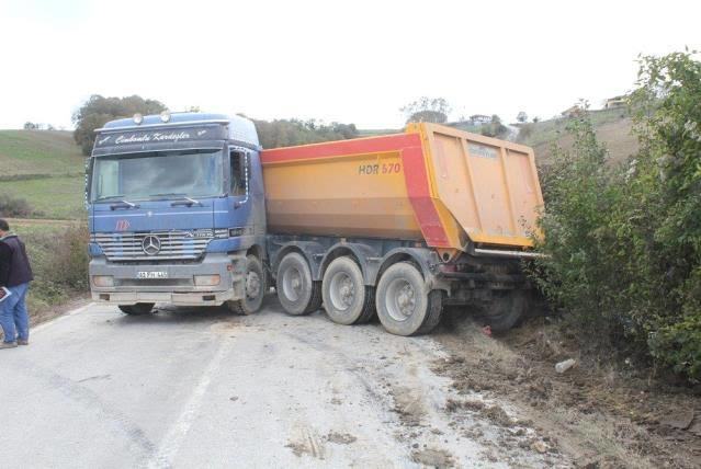 Hiçbir şey yokken kızlar neden böyle poz veriyor?