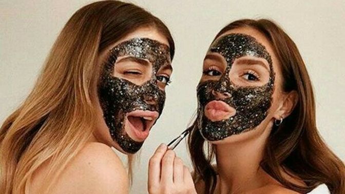 Cilt bakım ürünlerine fazla para harcayanlar ciltlerine yatırım yaptıklarını söylüyorlar. Cilde yatırım yapmak saçma mı?