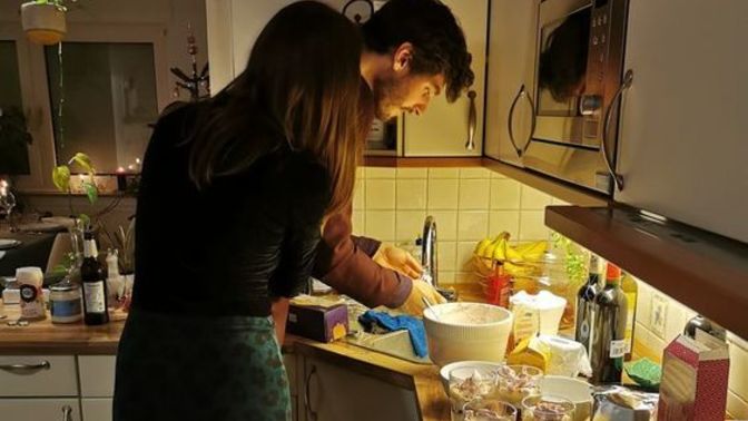 Kocamın bana yemek yapmayı öğretmesi eziklik midir?