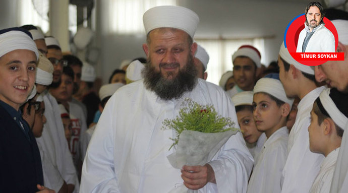 Hiranur vakfı kurucusu, 6 yaşındaki kızına gelinlik giydirip evlendirdi! Bu nasıl insanlıktır söyler misiniz?