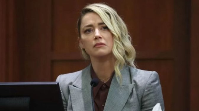 Amber Heard dünyanın en güzel kadını değil mi?
