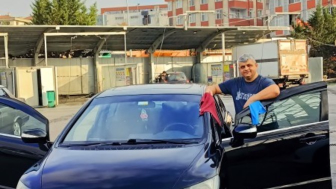 Siyah araba mı kır gösterir beyaz araba mı?