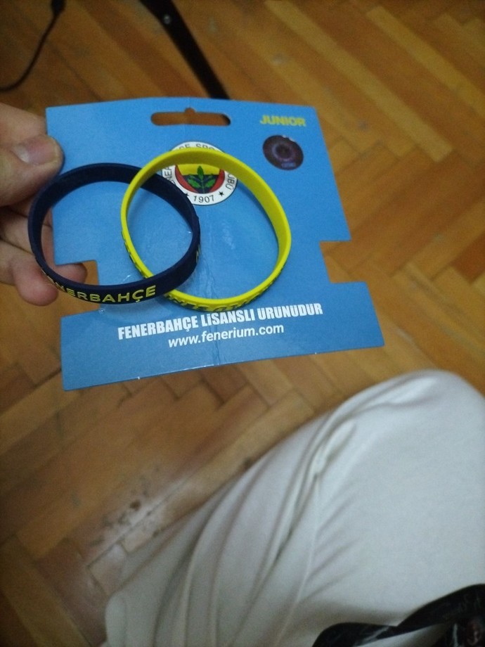 Bileklikler iç içe geçti nasıl çıkarıcam bunları?