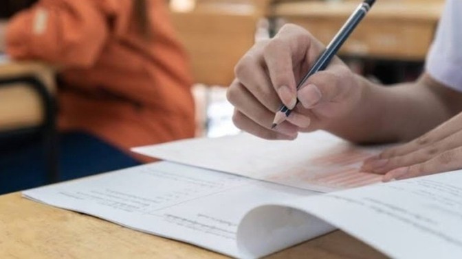 Paragraf soruları çözerken, amelini okuyormuşcasına ciddiyete bürünür müsün?