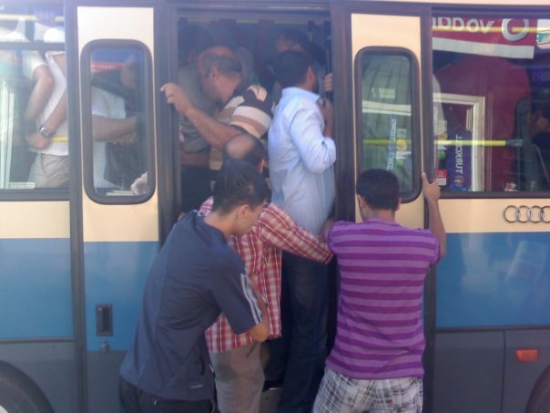 Bulaşık makinesini tamamen doldurur musunuz?
