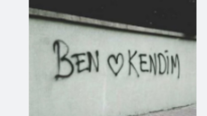 Kendini üç kelimeyle anlatır mısın?
