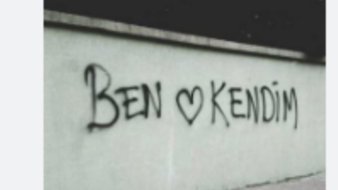 Kendini üç kelimeyle anlatır mısın?