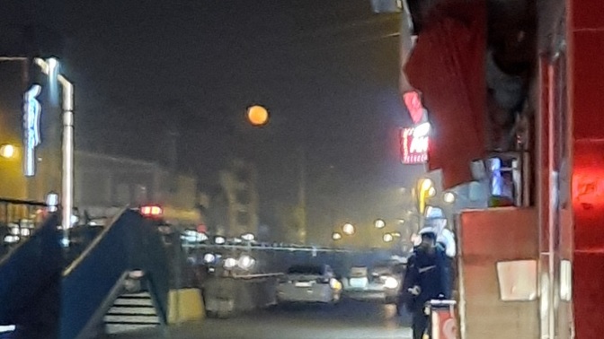 Ay neden kırmızı olur?