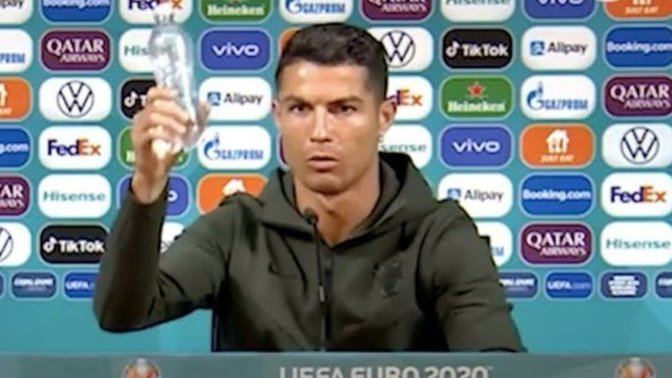 "Kola içmeyin, su için" dedikten sonra küresel çete Ronaldo'nun kariyerini bitirmeye çalışıyor! Bu iddiaa doğru olabilir mi sizce?