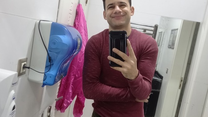 Sizce tipim nasil. Burun ve kulak takintim var estetik olmayi düşünüyorum. Yakışıklı miyim karizmatik mi yoksa hicbirisi mi 😀?